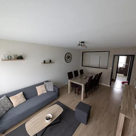 Proche De La Gare Apartmán